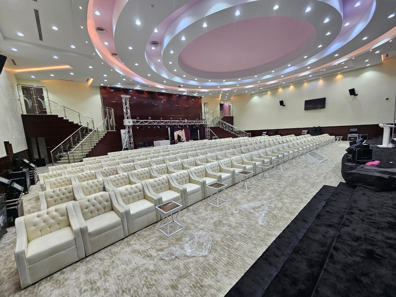تجهيز كنب ومقاعد VIP للحفلات بالرياض